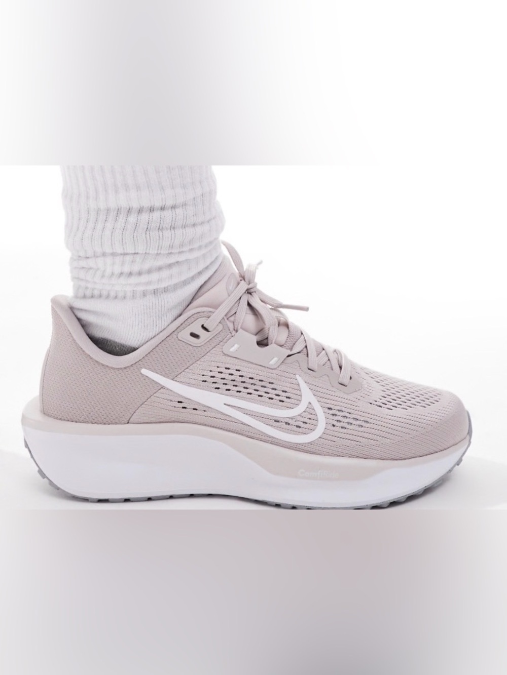 Nike Quest 6 Running Shoes Photon Dust Women’s Size 7.5 Worn Once